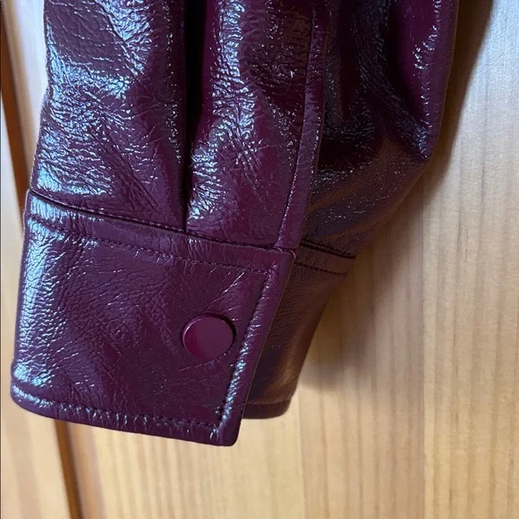 Scoop Women's Crinkle Faux Patent Leather Cropped Bomber Jacket - Picture 11 of 14